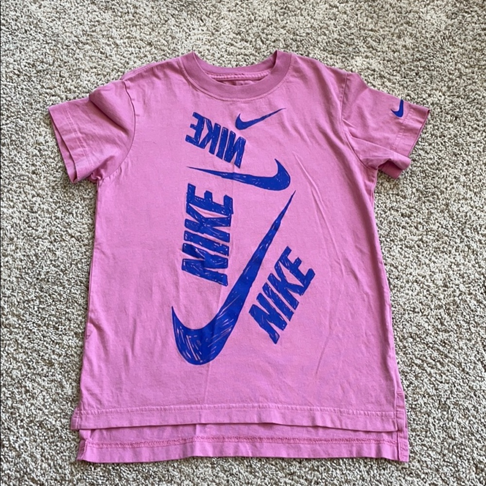 Girls Nike short sleeve tee